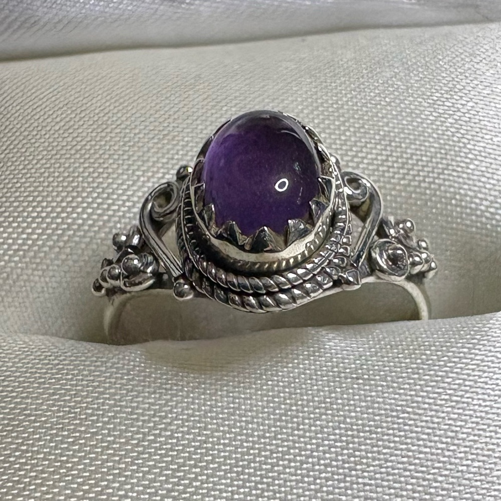 Ring Amethysts Gemstone Set in 925 Sterling Silver Beautiful!